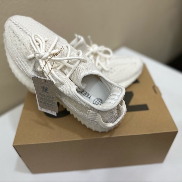 Yeezy 350 V2 Bone - Picture 1 of 3